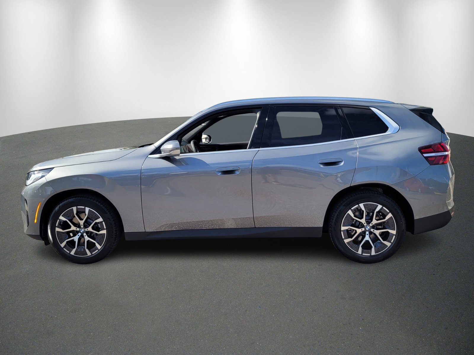 New 2025 BMW X3 xDrive30i w/ Convenience Package image 4