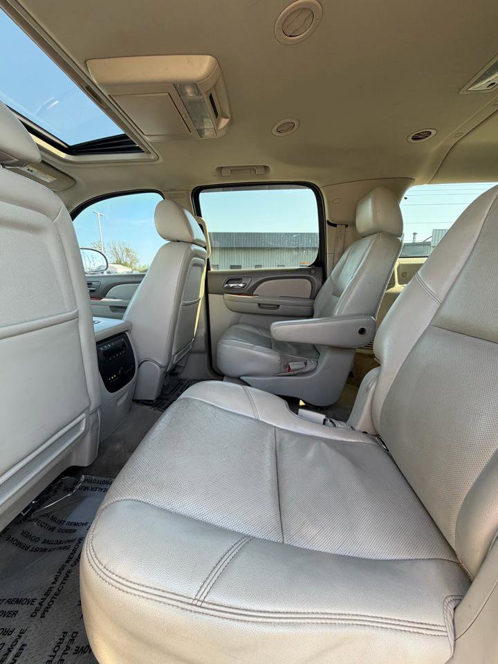 Used 2011 GMC Yukon XL SLT AWD/4WD image 17