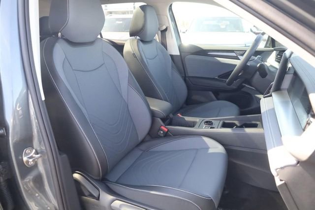 New 2026 Volkswagen Tiguan SE image 19