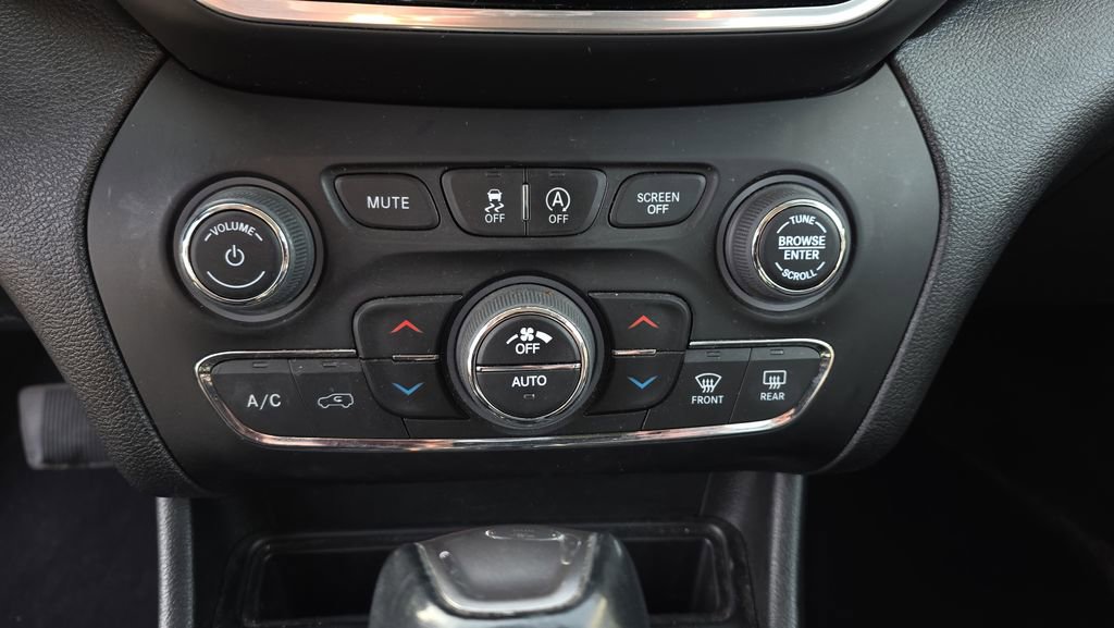 Used 2022 Jeep Cherokee Limited image 33