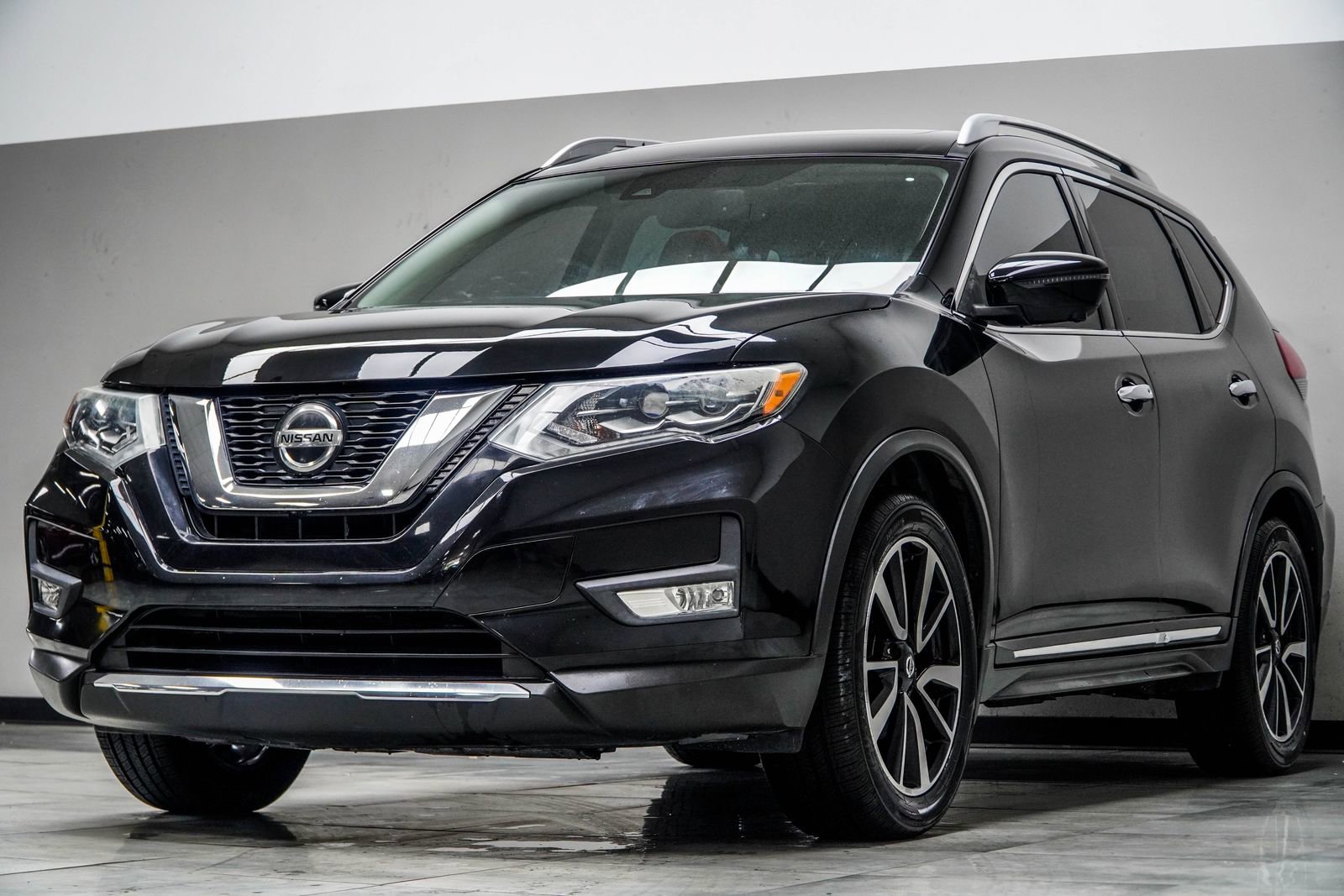 Used 2018 Nissan Rogue SL w/ Premium Package FWD image 9