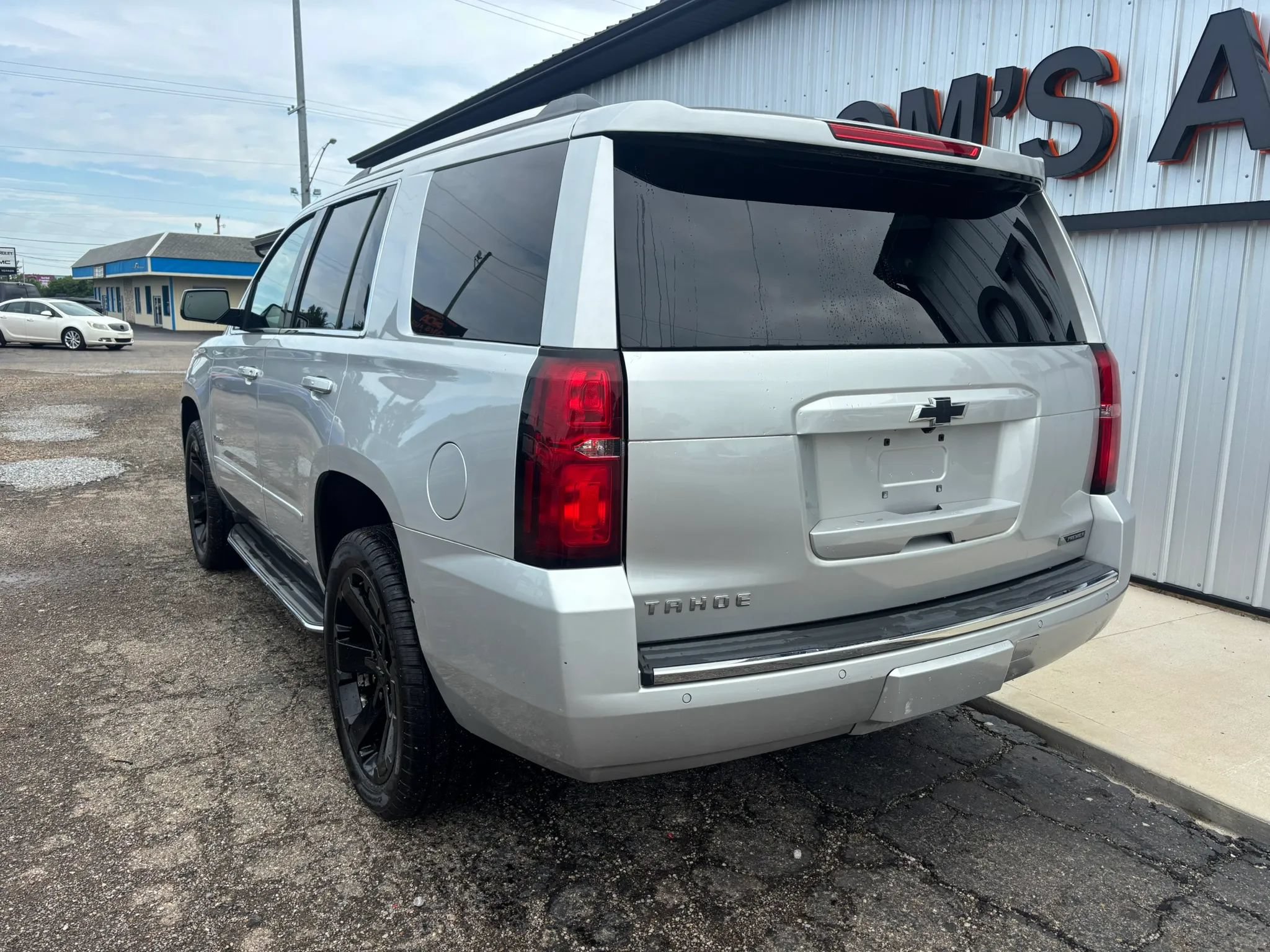 Used 2018 Chevrolet Tahoe Premier AWD/4WD image 3