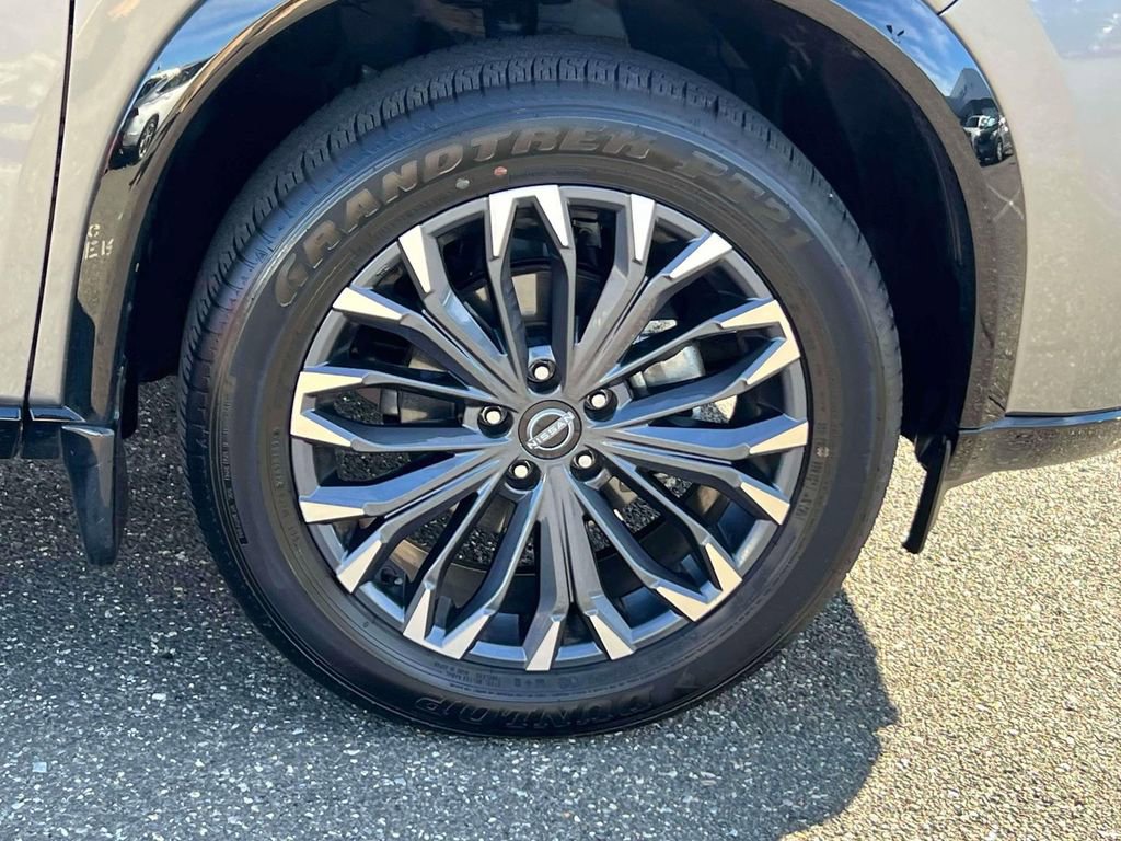 Used 2024 Nissan Rogue Platinum image 9