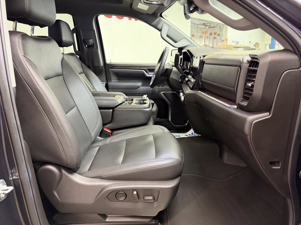 Used 2025 GMC Sierra 1500 SLT AWD/4WD image 11