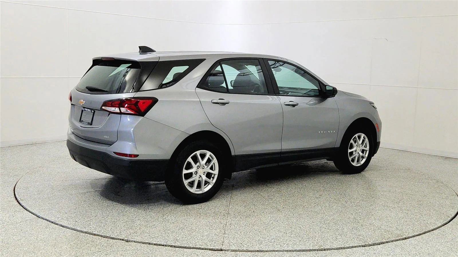 Used 2023 Chevrolet Equinox LS w/ Driver Confidence II Package AWD/4WD image 7