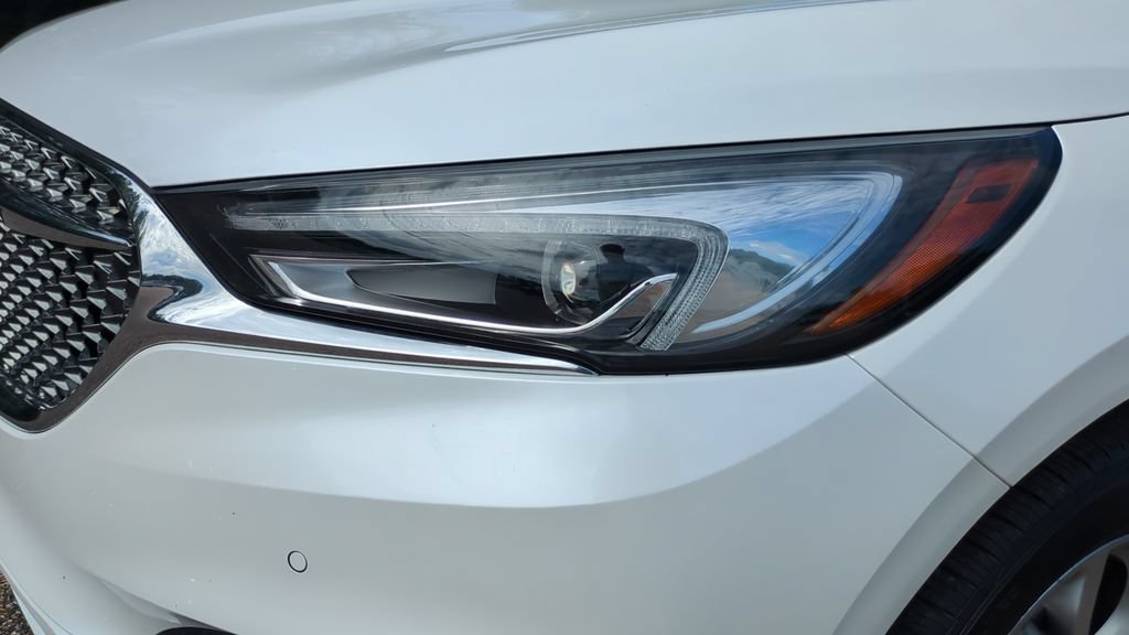 Used 2021 Buick Enclave Avenir w/ Avenir Technology Package FWD image 9