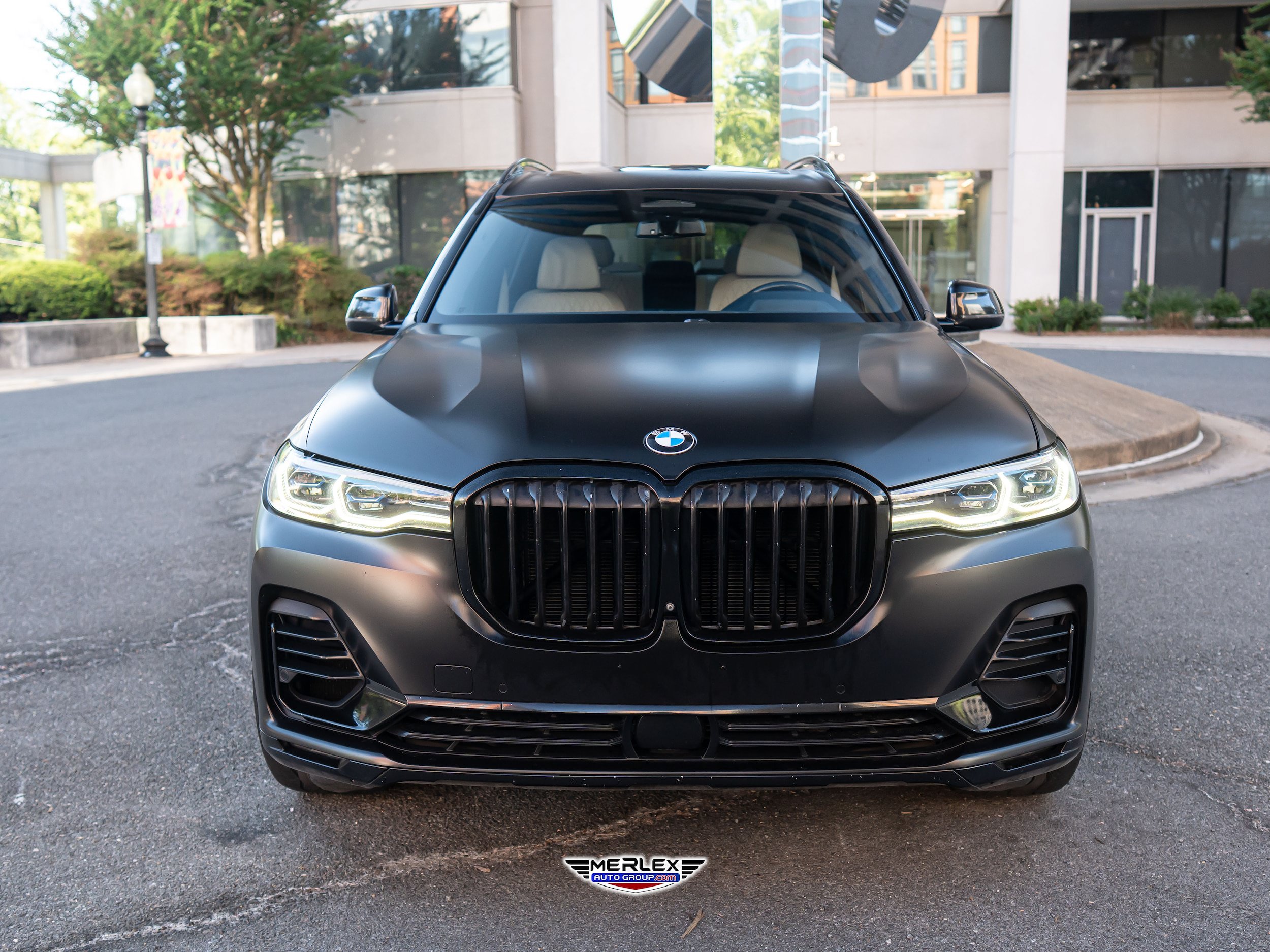 Used 2019 BMW X7 xDrive50i w/ Executive Package AWD/4WD image 2