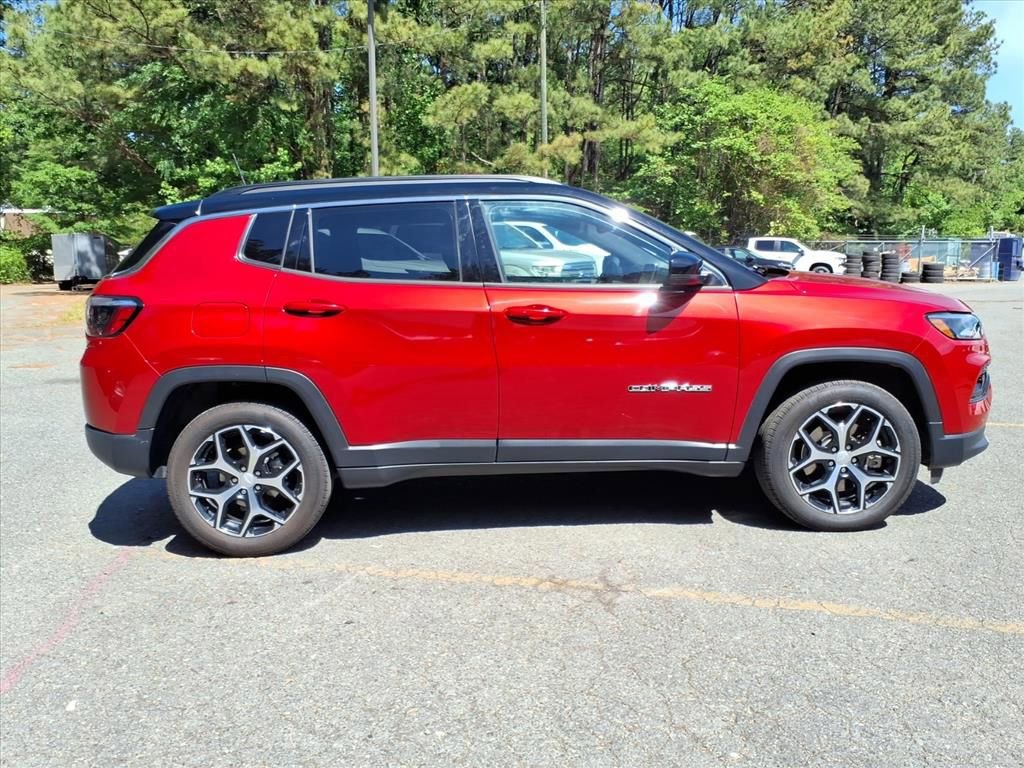 Used 2024 Jeep Compass Limited AWD/4WD image 31