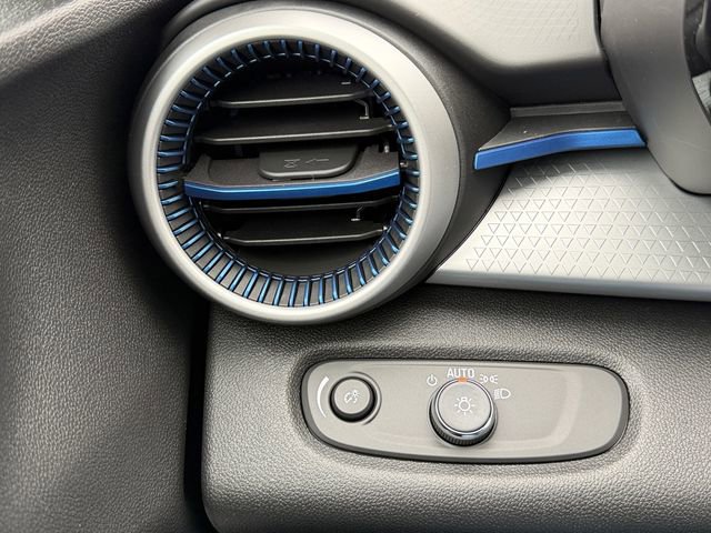 New 2026 Chevrolet Trax LS w/ LS Convenience Package FWD image 17