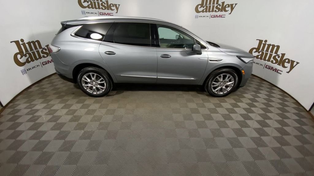 Used 2023 Buick Enclave Essence w/ Experience Buick Package image 9