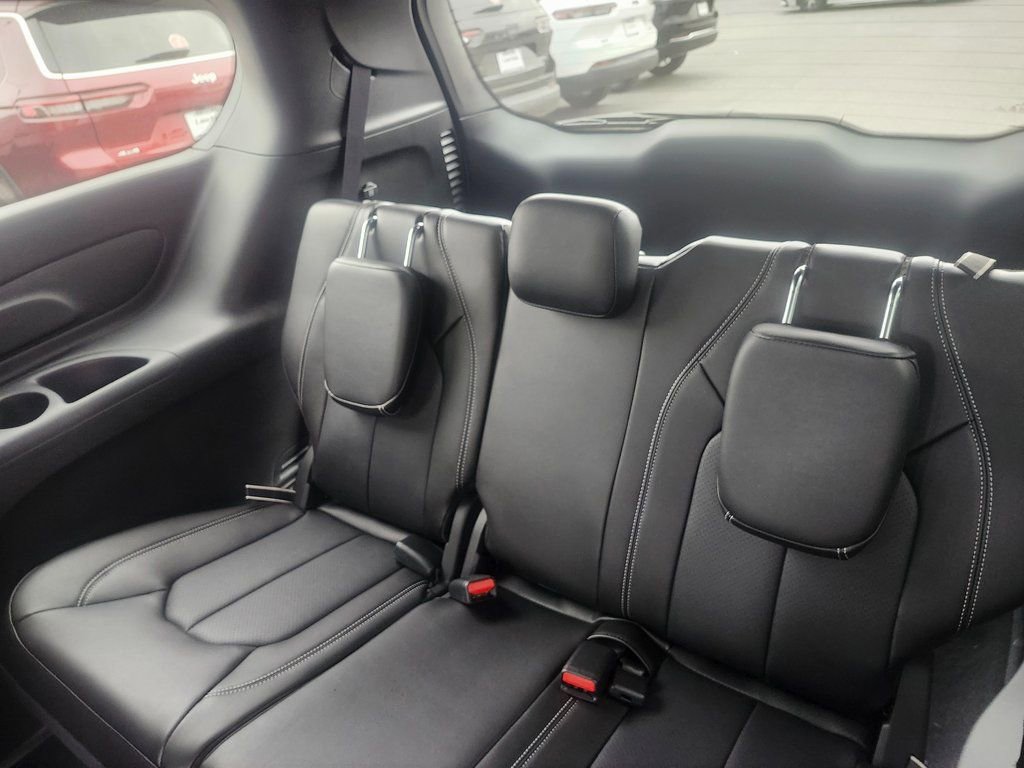 New 2026 Chrysler Voyager LX image 12