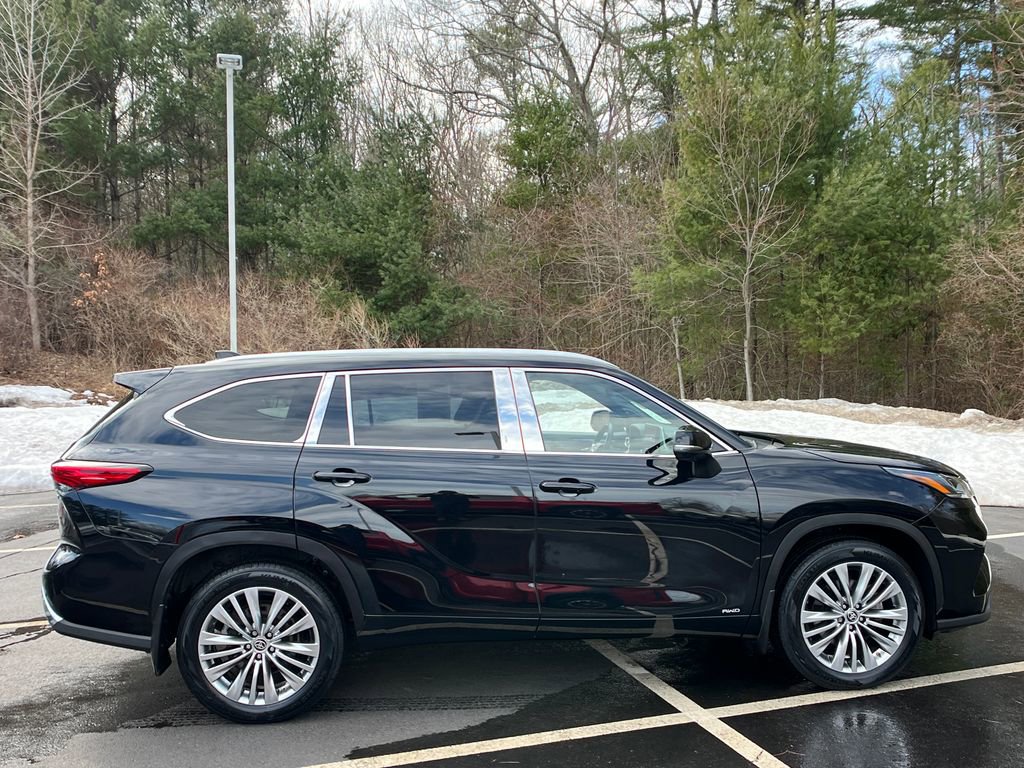 Used 2023 Toyota Highlander Platinum image 6