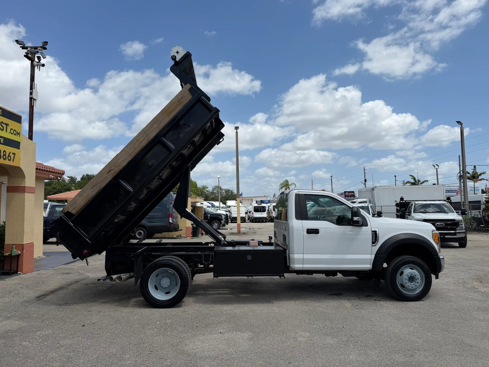 Used 2017 Ford F550 2WD Regular Cab Super Duty image 6