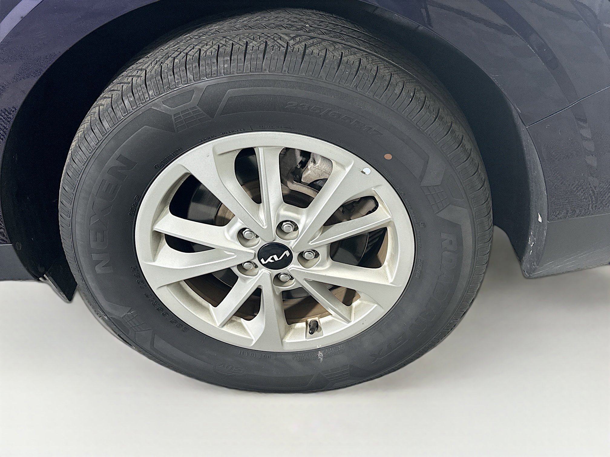 Used 2024 Kia Carnival LX image 11