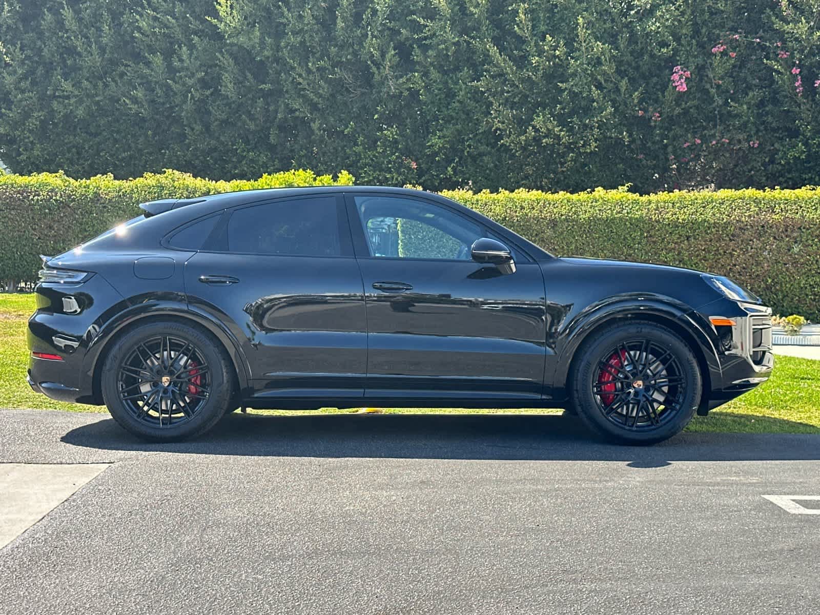New 2026 Porsche Cayenne GTS AWD/4WD image 9