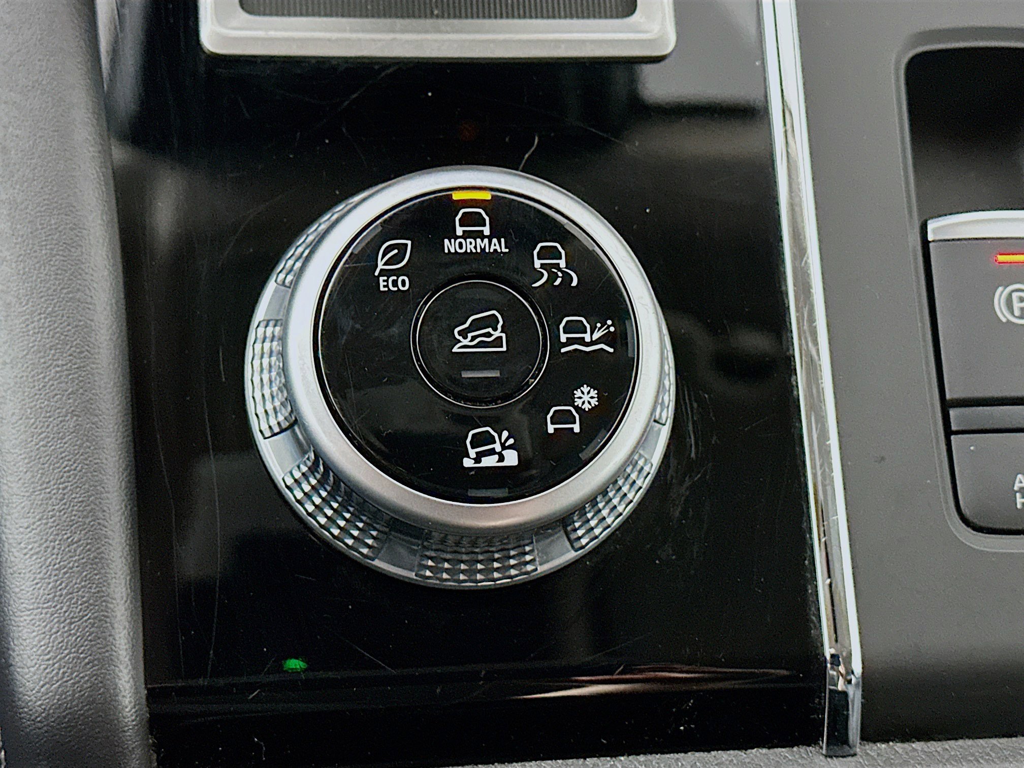 Used 2024 Mitsubishi Outlander SE image 26