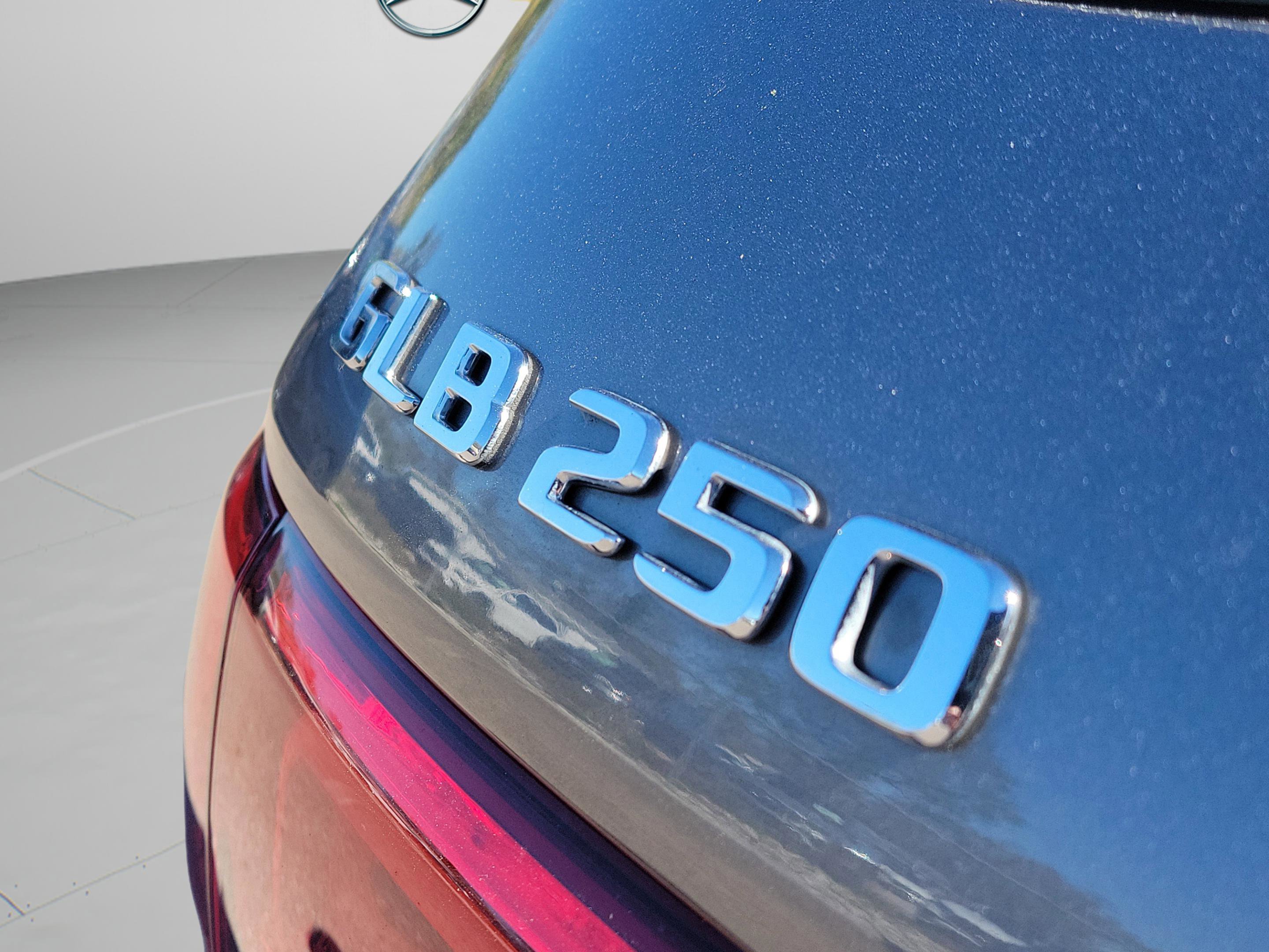 Certified 2021 Mercedes-Benz GLB 250 4MATIC image 34