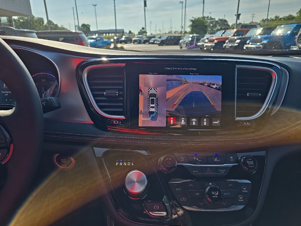 New 2026 Chrysler Pacifica Limited w/ S Appearance Package image 21