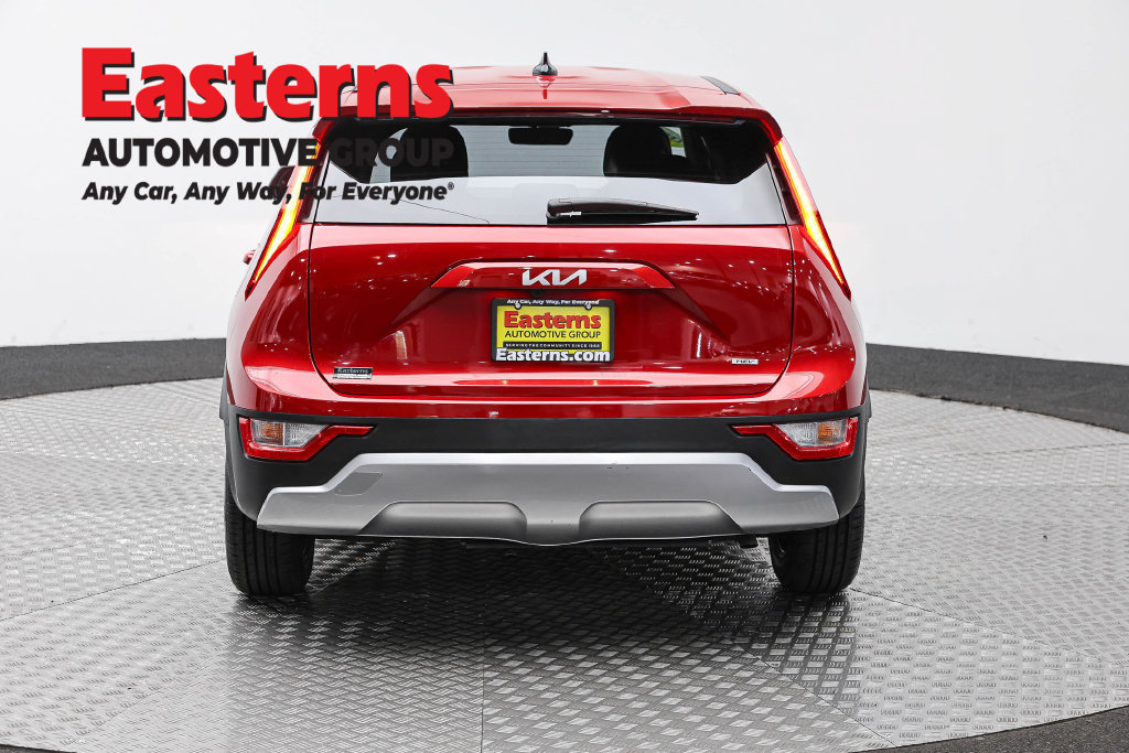 Used 2025 Kia Niro LX FWD image 7
