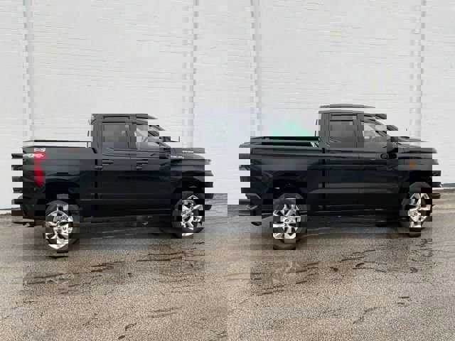 Used 2024 Chevrolet Silverado 1500 Custom image 3