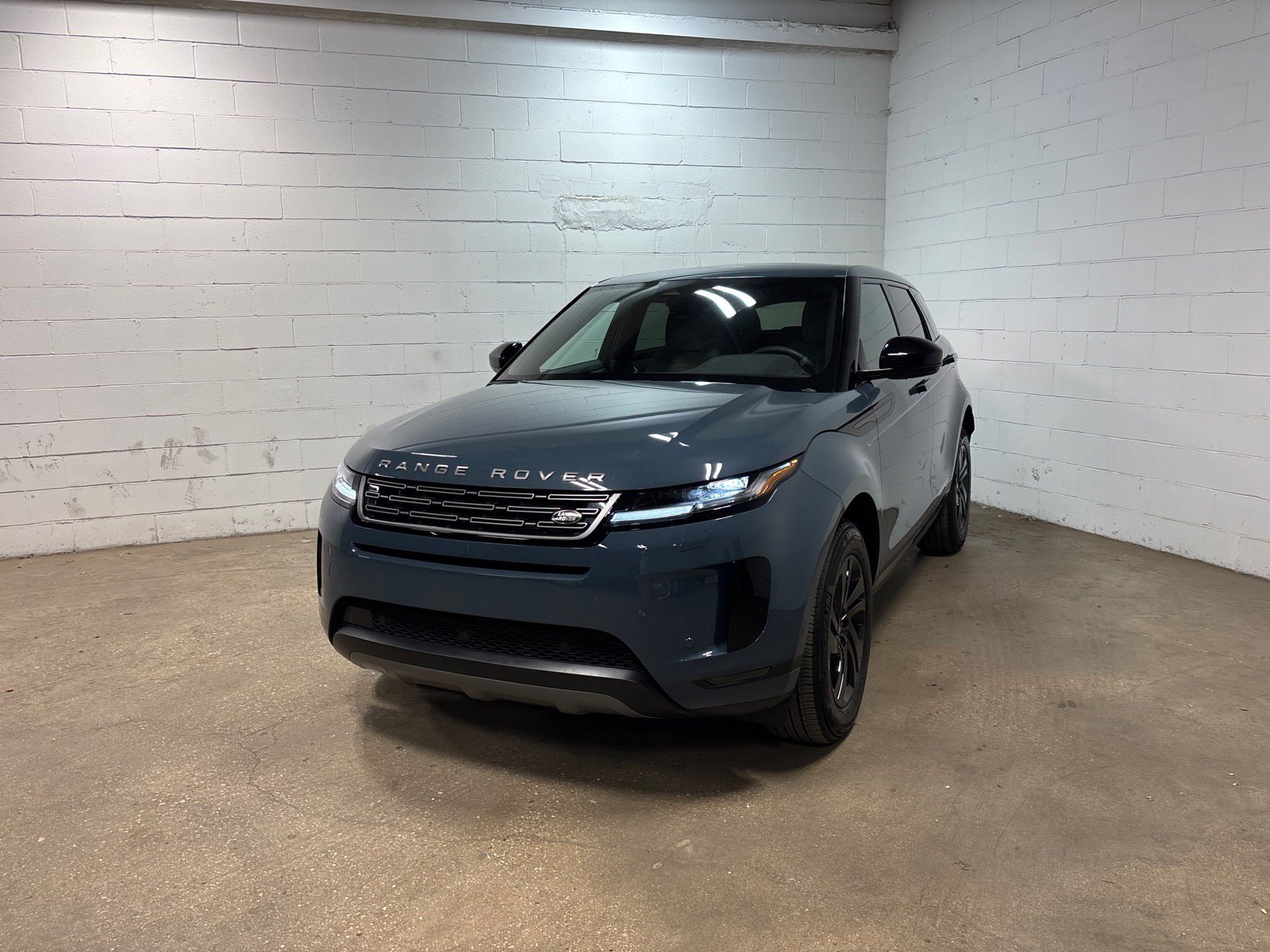 New 2026 Land Rover Range Rover Evoque S AWD/4WD image 2