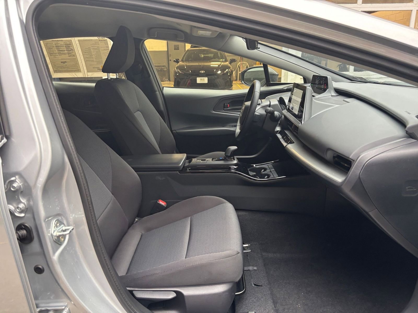 Used 2025 Toyota Prius LE image 24