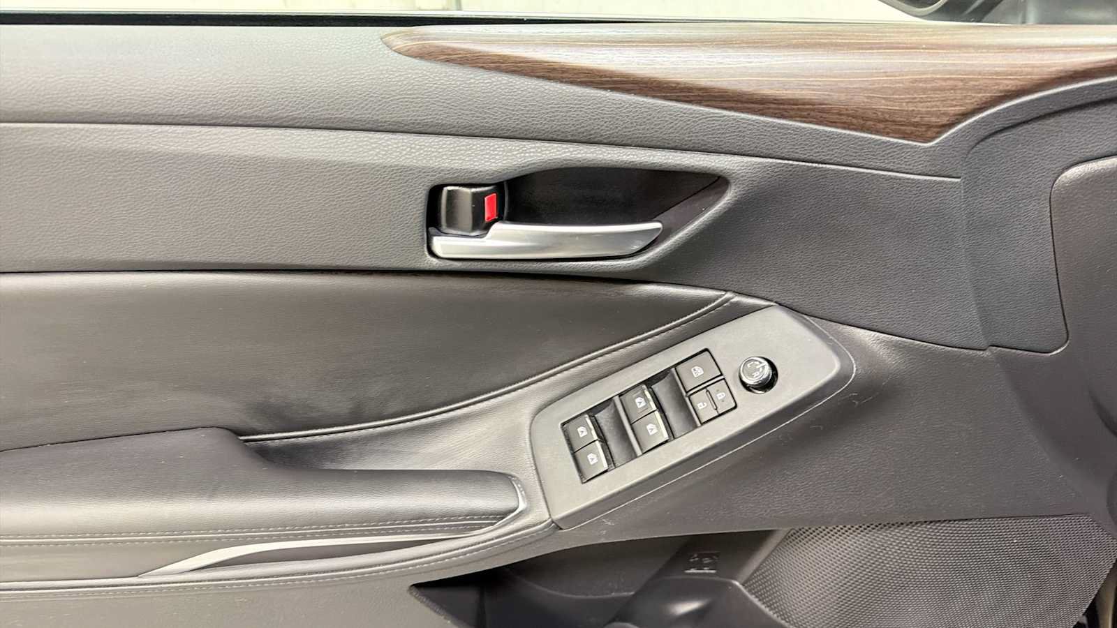 Certified 2022 Toyota Avalon XLE w/ Moonroof Package FWD image 15