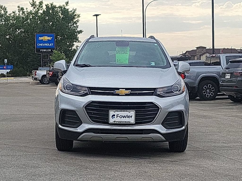 Used 2022 Chevrolet Trax LT w/ LT Convenience Package AWD/4WD image 3