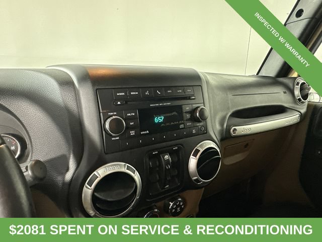 Used 2015 Jeep Wrangler Unlimited Sahara w/ Connectivity Group AWD/4WD image 24