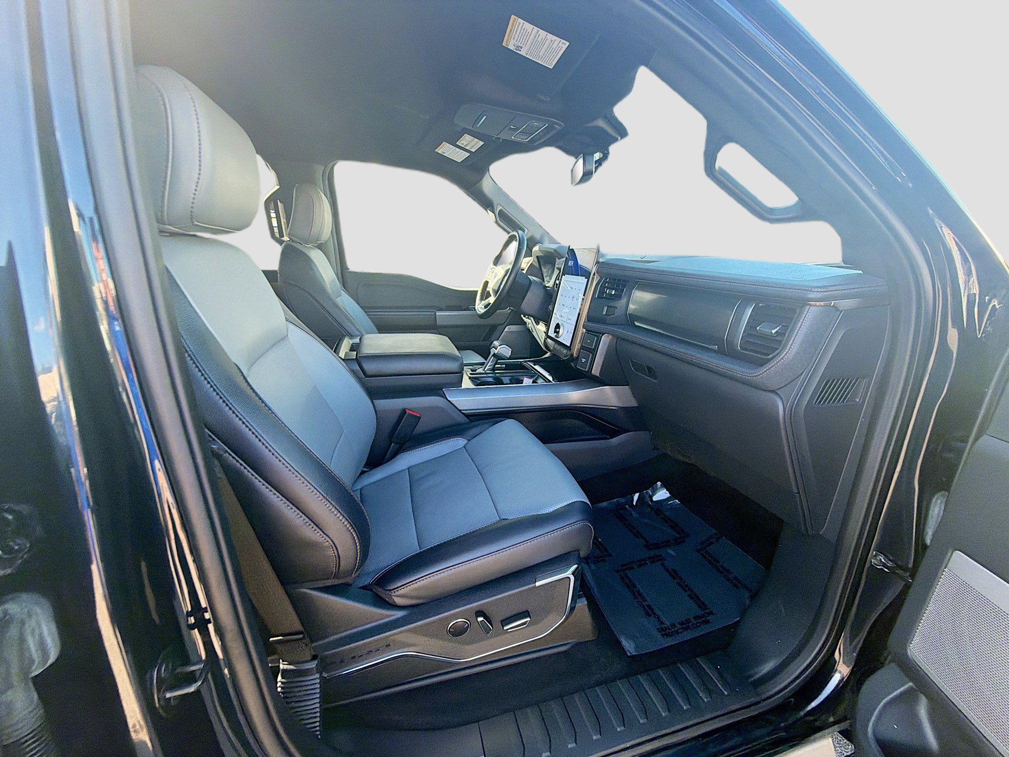 Used 2023 Ford F150 Lightning Lariat image 29