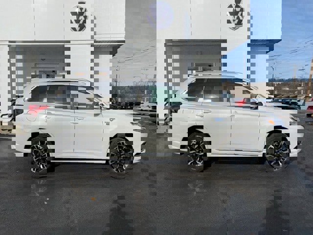 Used 2018 Mitsubishi Outlander GT image 2