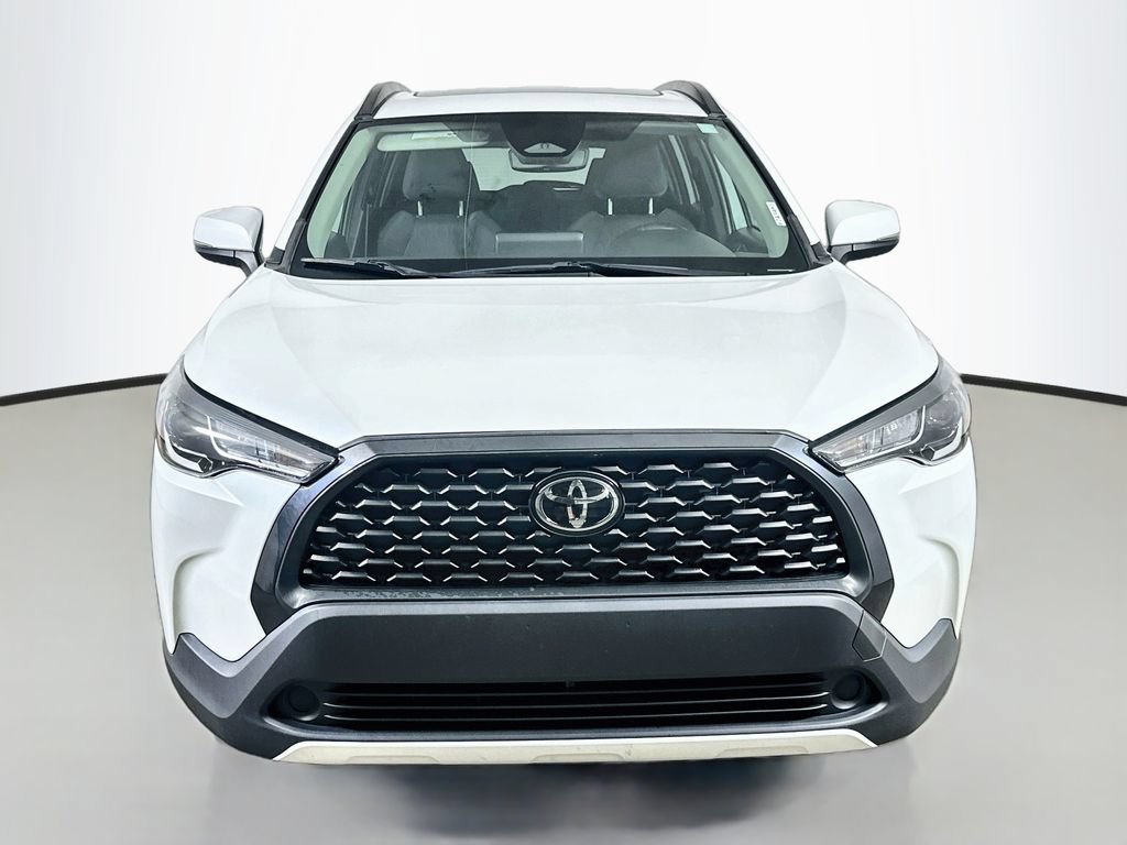 Used 2024 Toyota Corolla Cross LE w/ Moonroof Package FWD image 2