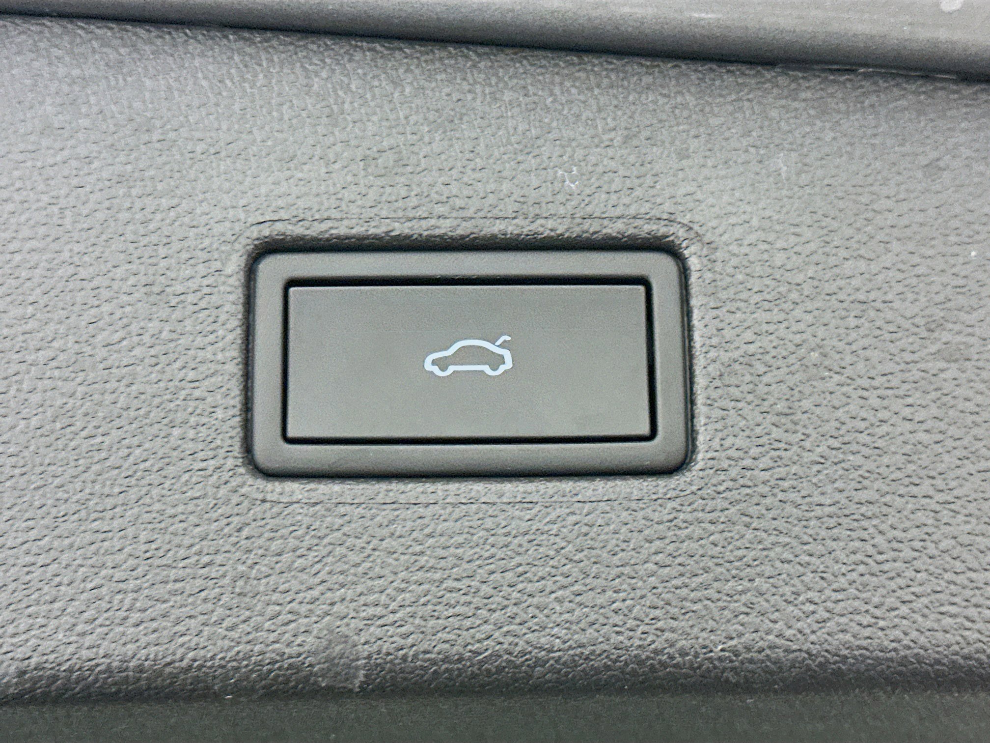 Used 2024 Volkswagen Tiguan SE w/ Panoramic Sunroof Package image 32