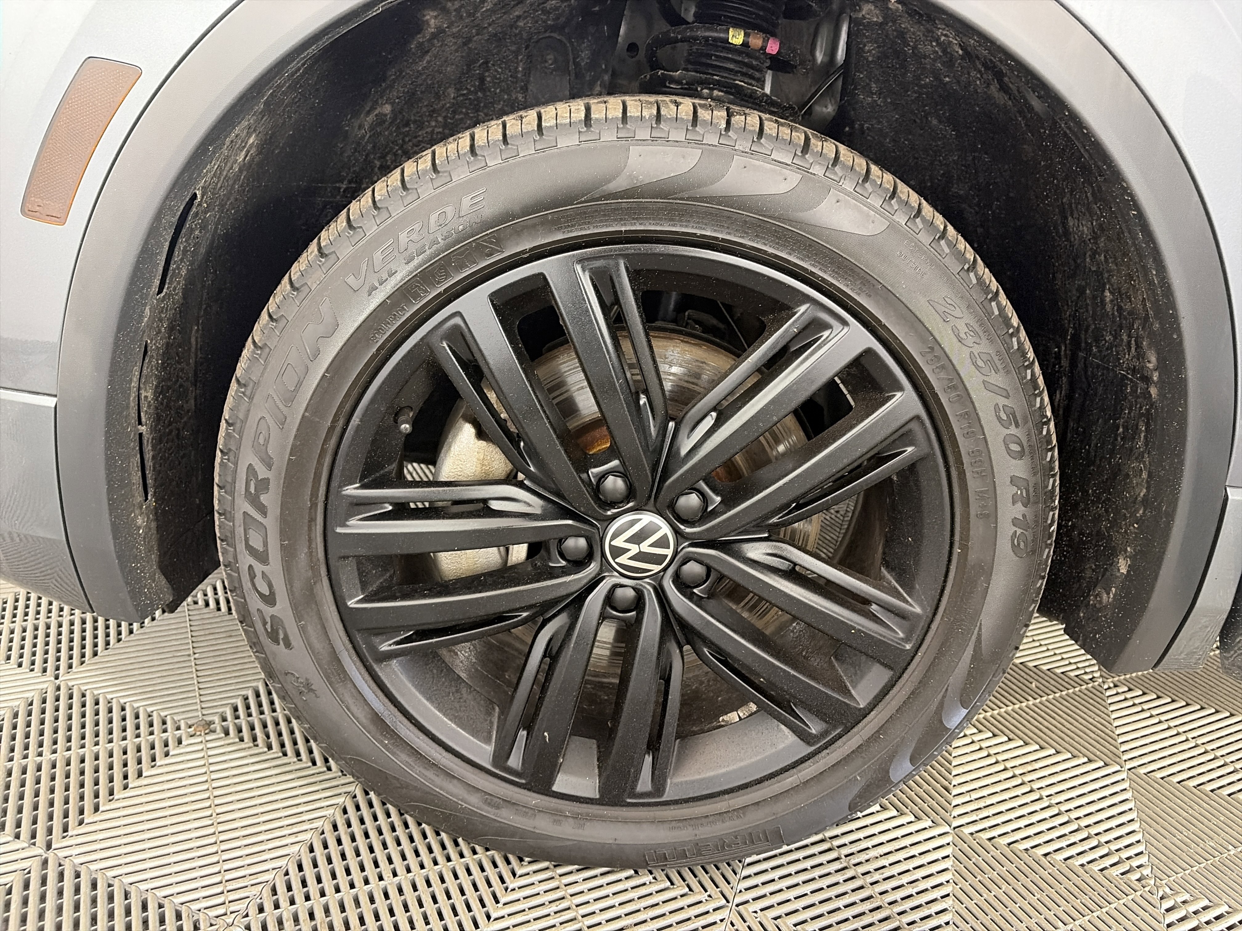 Used 2022 Volkswagen Tiguan SE R-Line image 13