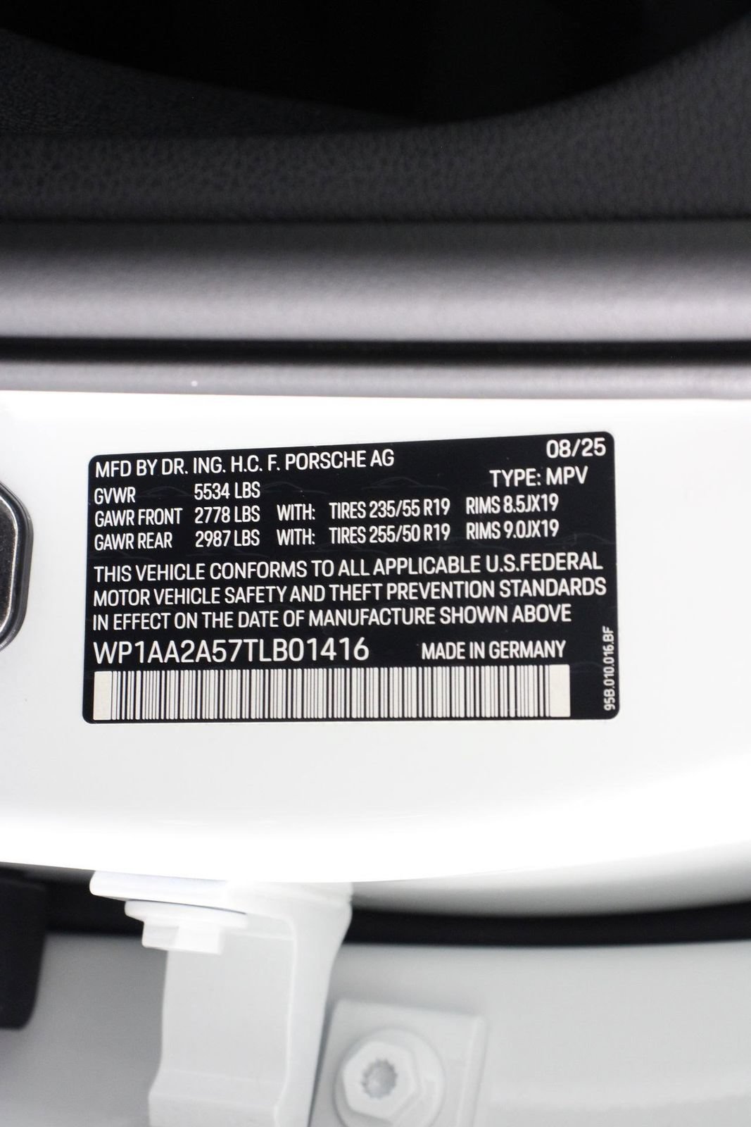 Certified 2026 Porsche Macan AWD/4WD image 19