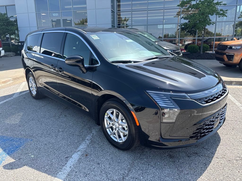 New 2027 Chrysler Pacifica Select FWD image 6