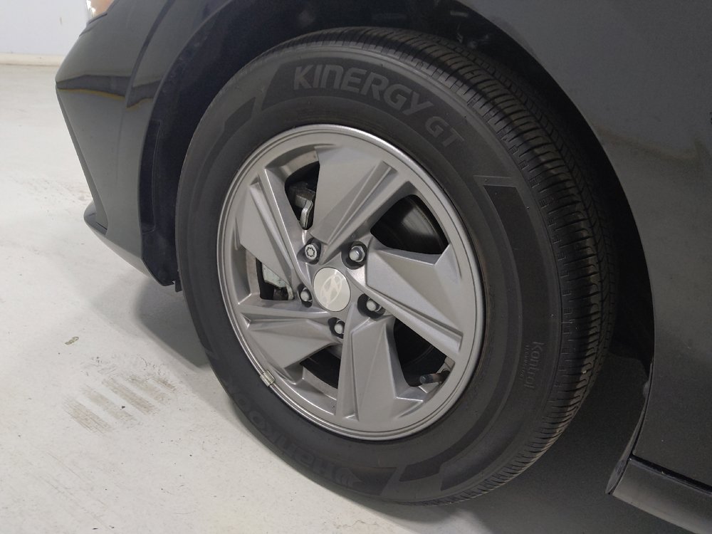 Used 2025 Hyundai Elantra SE FWD image 31