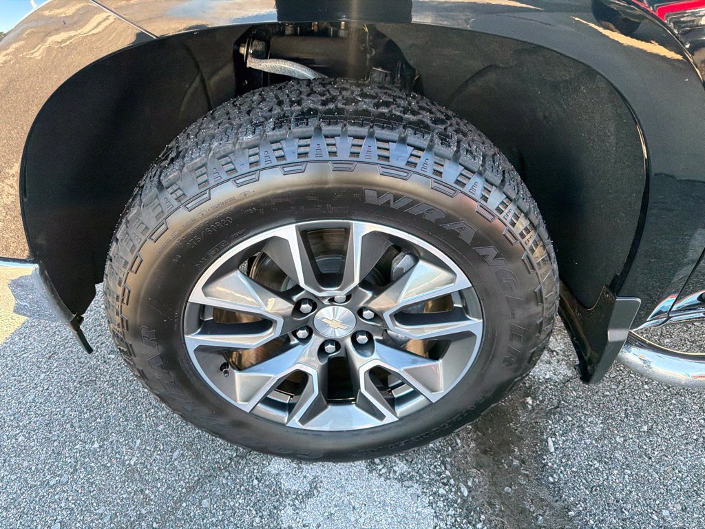 Used 2022 Chevrolet Silverado 1500 LT AWD/4WD image 9