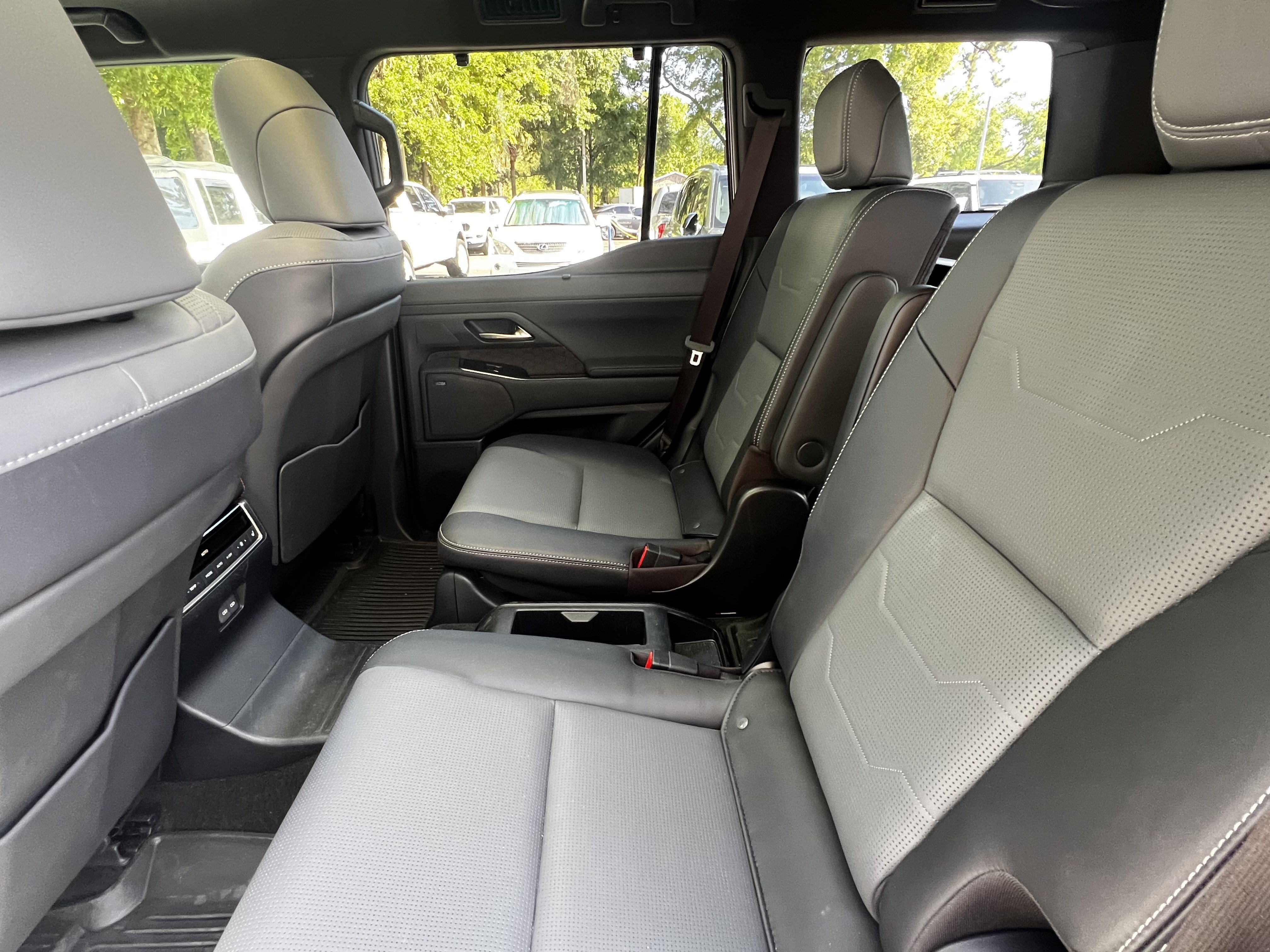 Used 2025 Lexus GX 550 w/ Accessory Package (2T) image 32