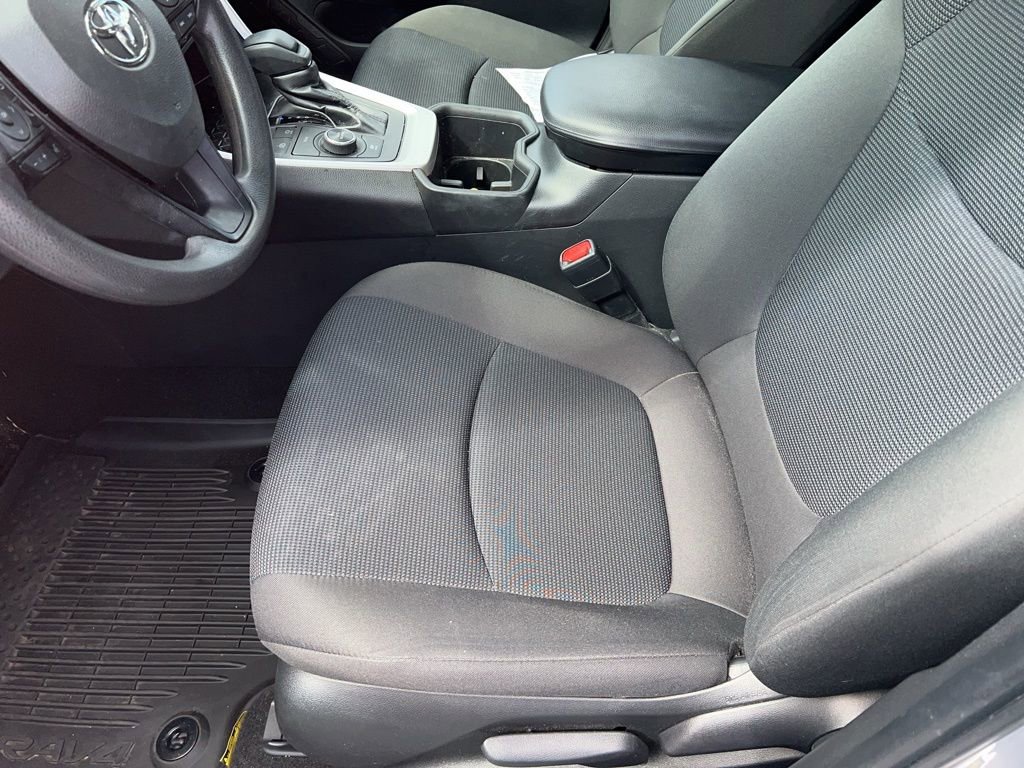 Used 2023 Toyota RAV4 LE image 17