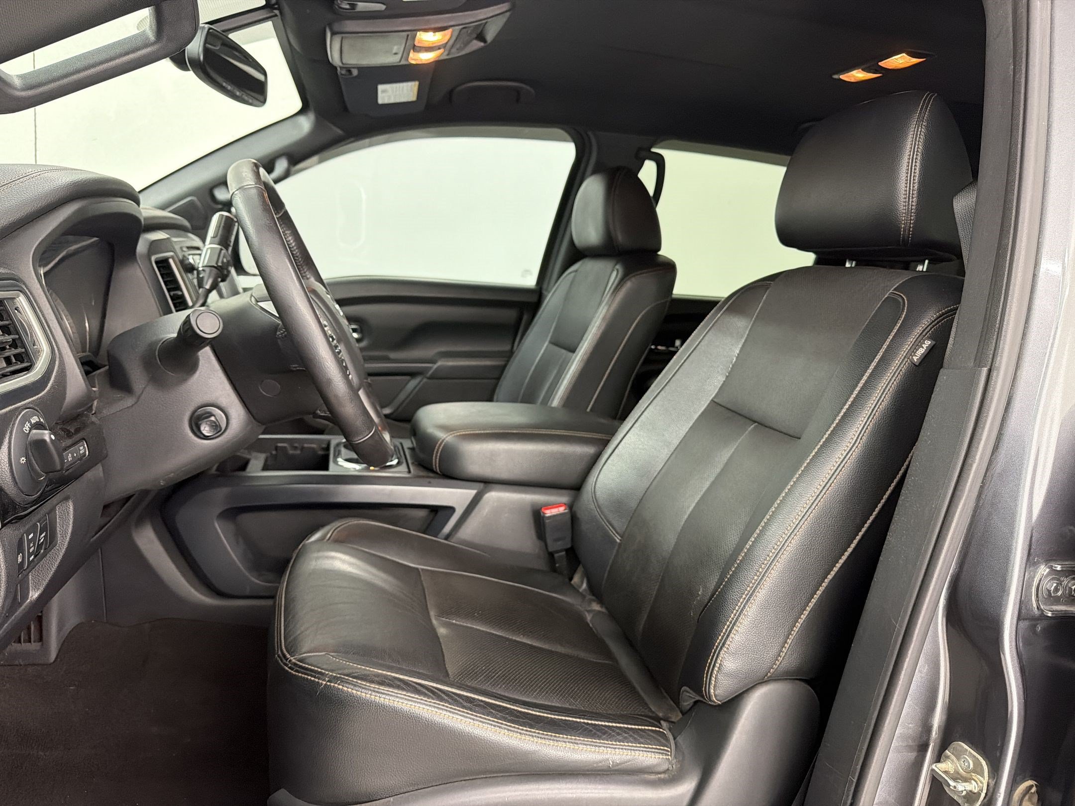 Used 2019 Nissan Titan SL w/ Midnight Edition AWD/4WD image 5