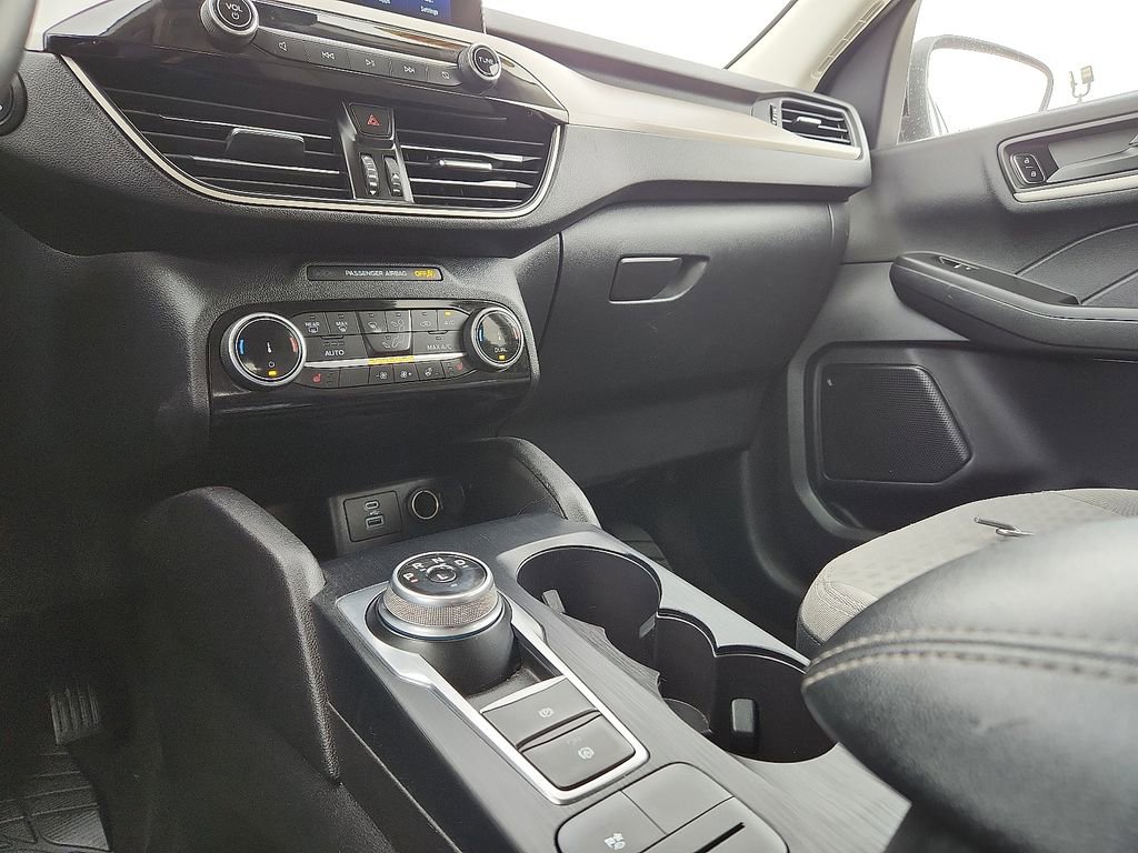 Used 2022 Ford Escape SE w/ SE Sport Appearance Package image 30