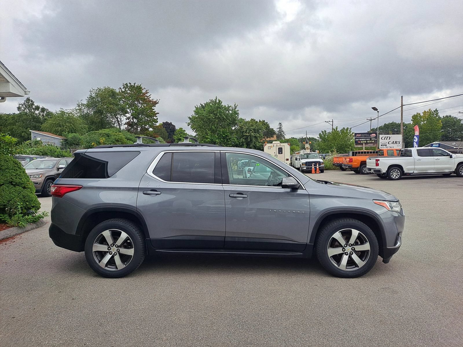 Used 2019 Chevrolet Traverse LT w/ LT Premium Package AWD/4WD image 4