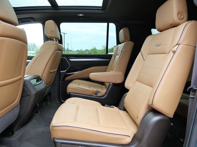 Used 2025 Cadillac Escalade ESV Premium Luxury w/ LPO, Floor Liner Package AWD/4WD image 14