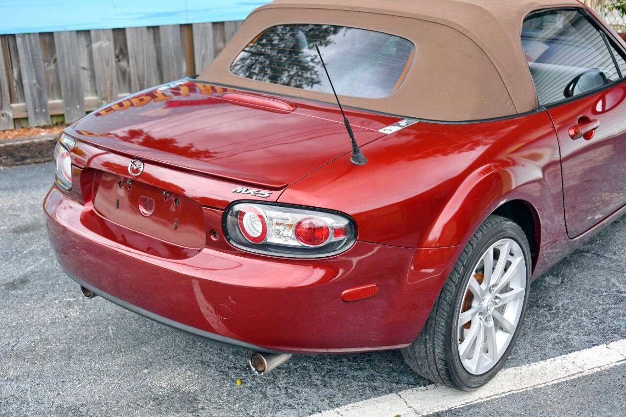 Used 2006 MAZDA MX-5 Miata Grand Touring w/ Premium Pkg RWD image 32