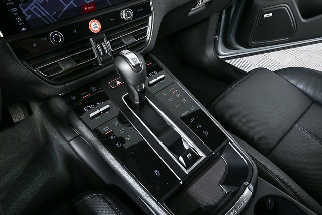 Certified 2026 Porsche Macan AWD/4WD image 16