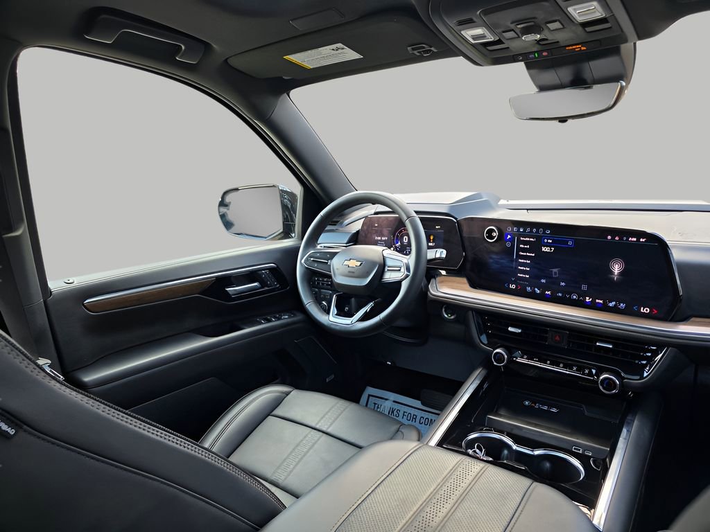 Used 2025 Chevrolet Suburban High Country image 13