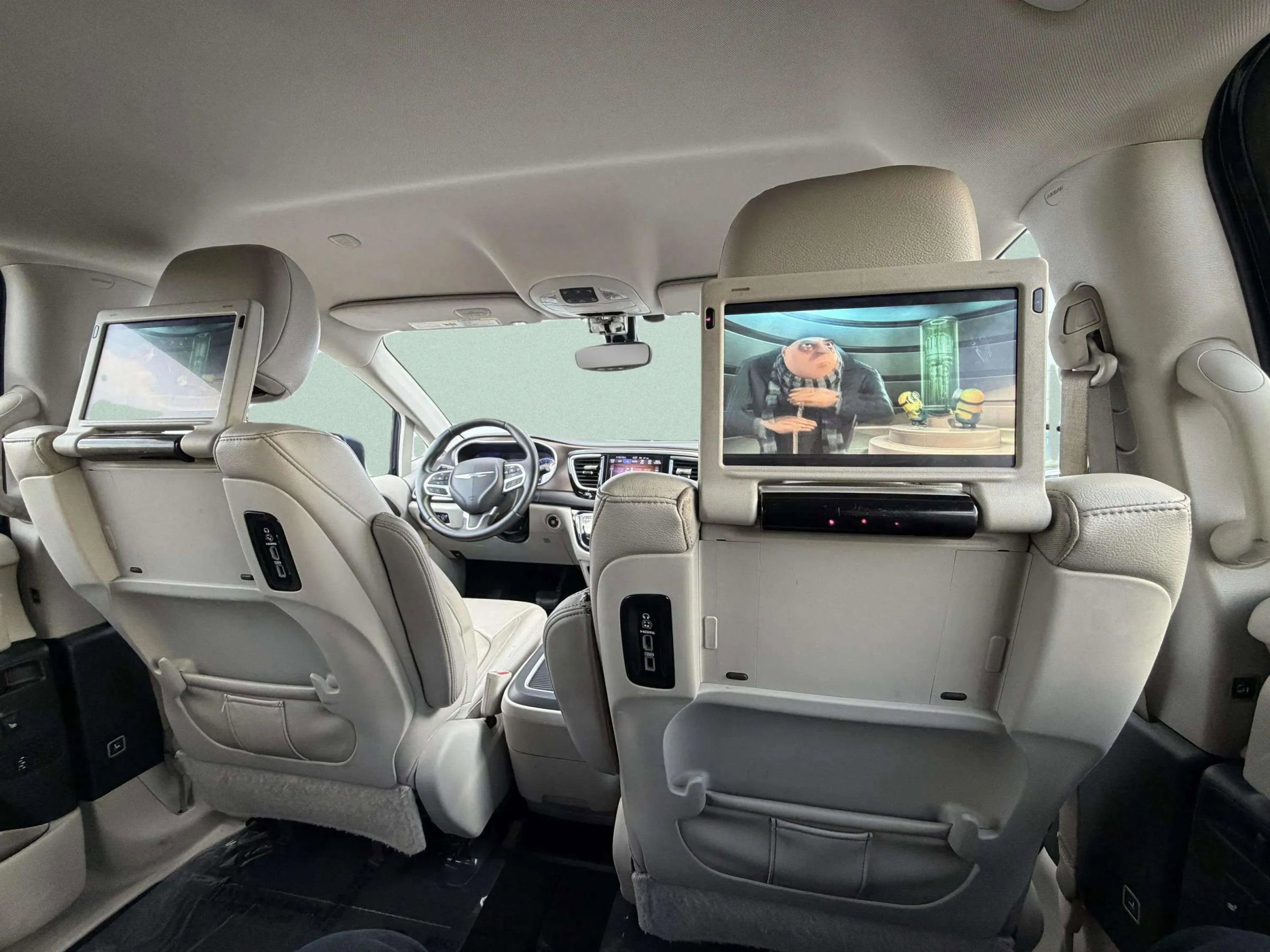 Used 2017 Chrysler Pacifica Touring-L Plus w/ Tire & Wheel Group image 26