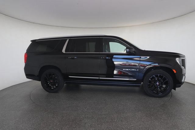 Used 2022 GMC Yukon XL Denali image 23