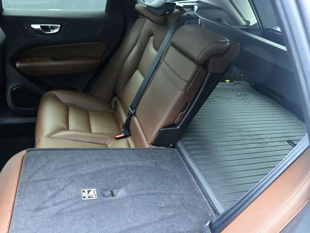 Used 2019 Volvo XC60 T5 Momentum w/ Premium Package image 22